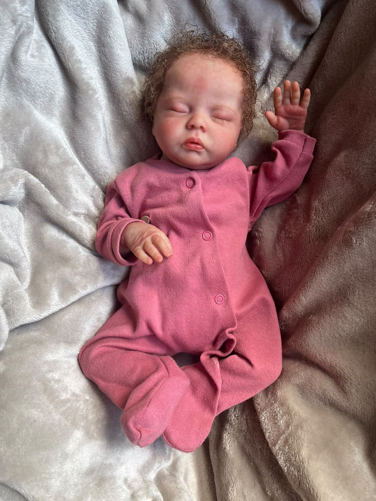 Bebê Reborn Helena — Macacão Rosa